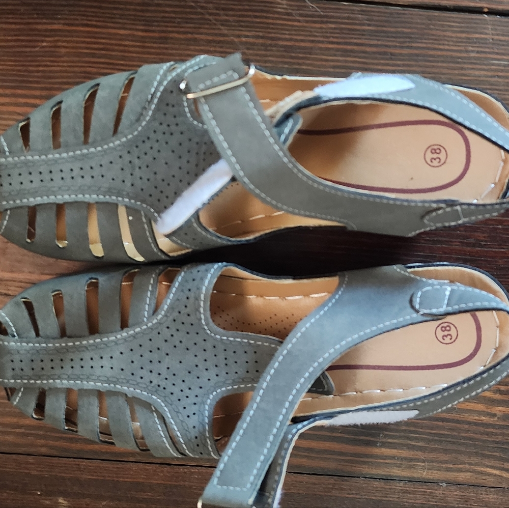 European closed sandals
